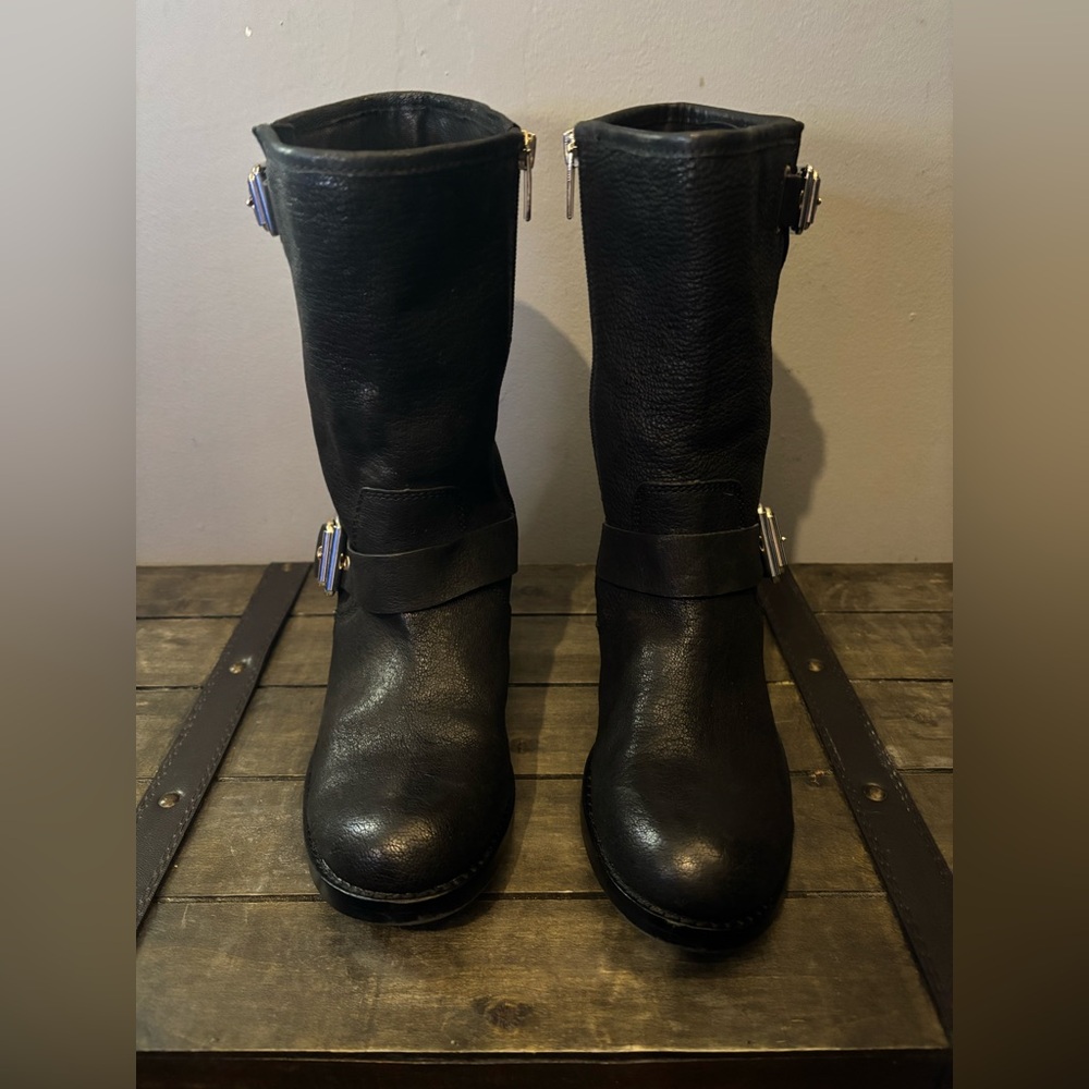 Vince Camuto boots w Gold accents size 6.5